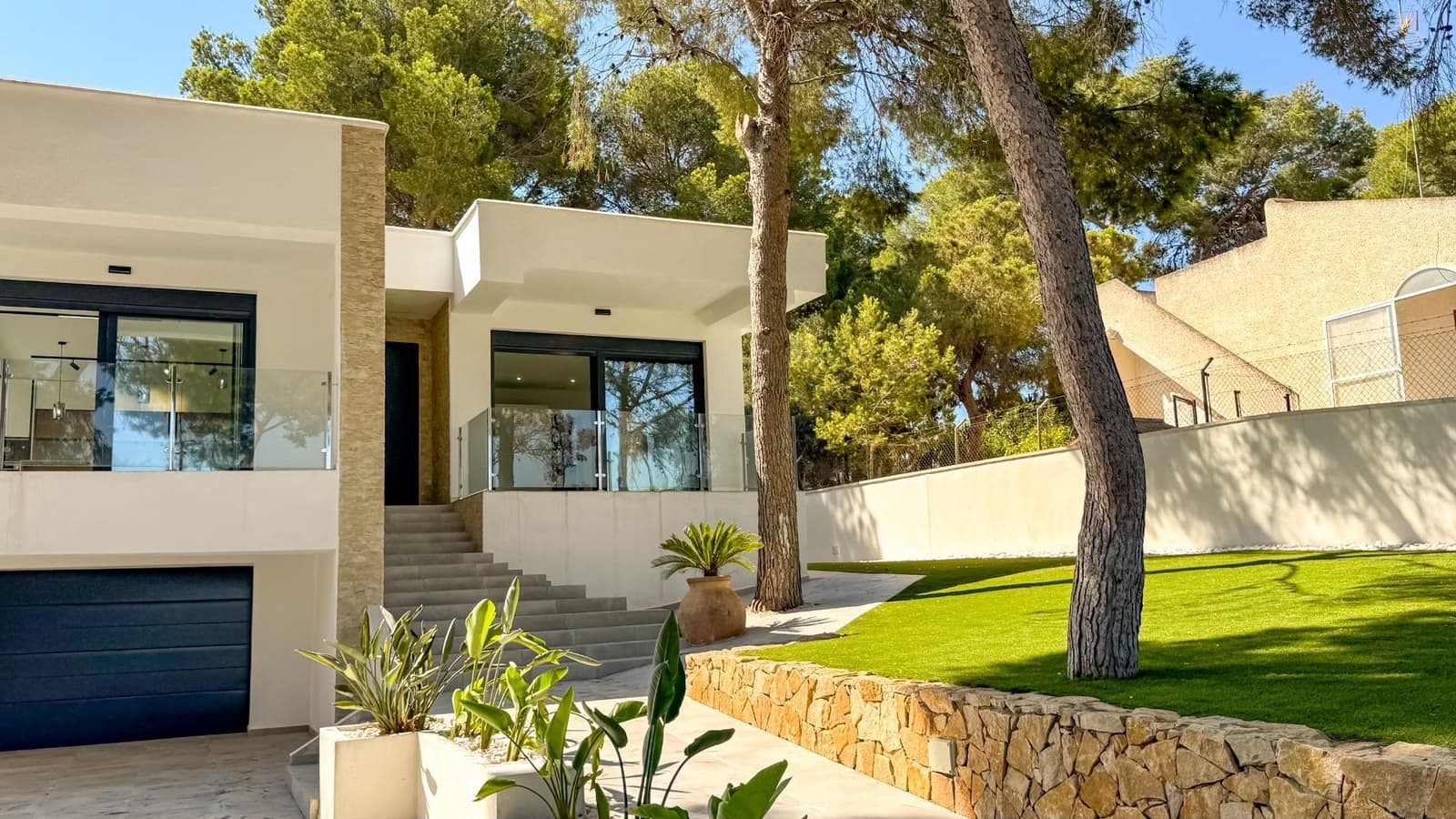 4 bedroom Villa for sale in Los Altos with garage - € 995,000 (Ref: 9496395)