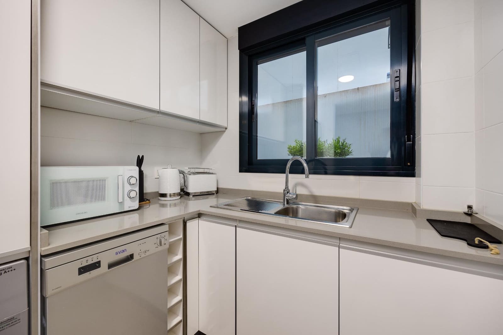 3 bedroom Apartment for sale in Torrevieja with garage - € 315,000 (Ref: 9511264)