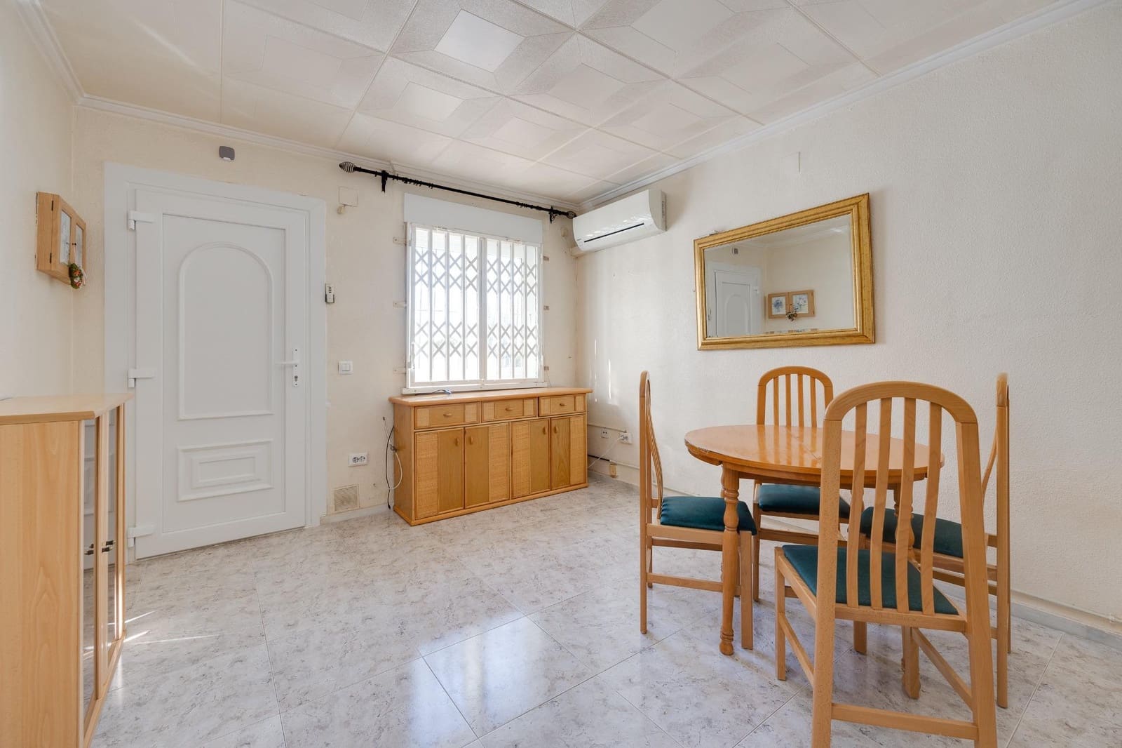 1 quarto Bungalow para venda em Torrevieja - 94 000 € (Ref: 9533637)