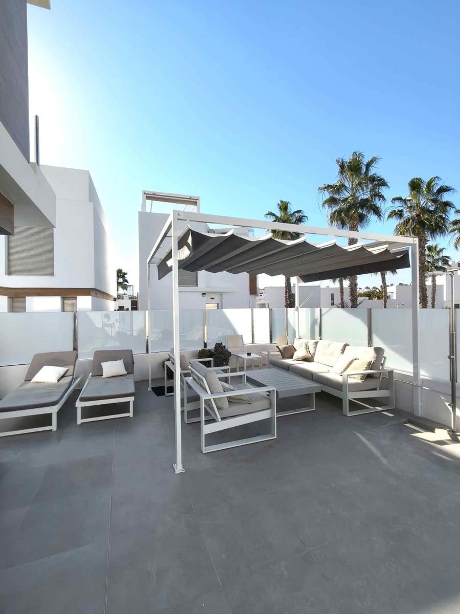 4 quarto Moradia para venda em Villamartin com piscina - 399 000 € (Ref: 9536092)