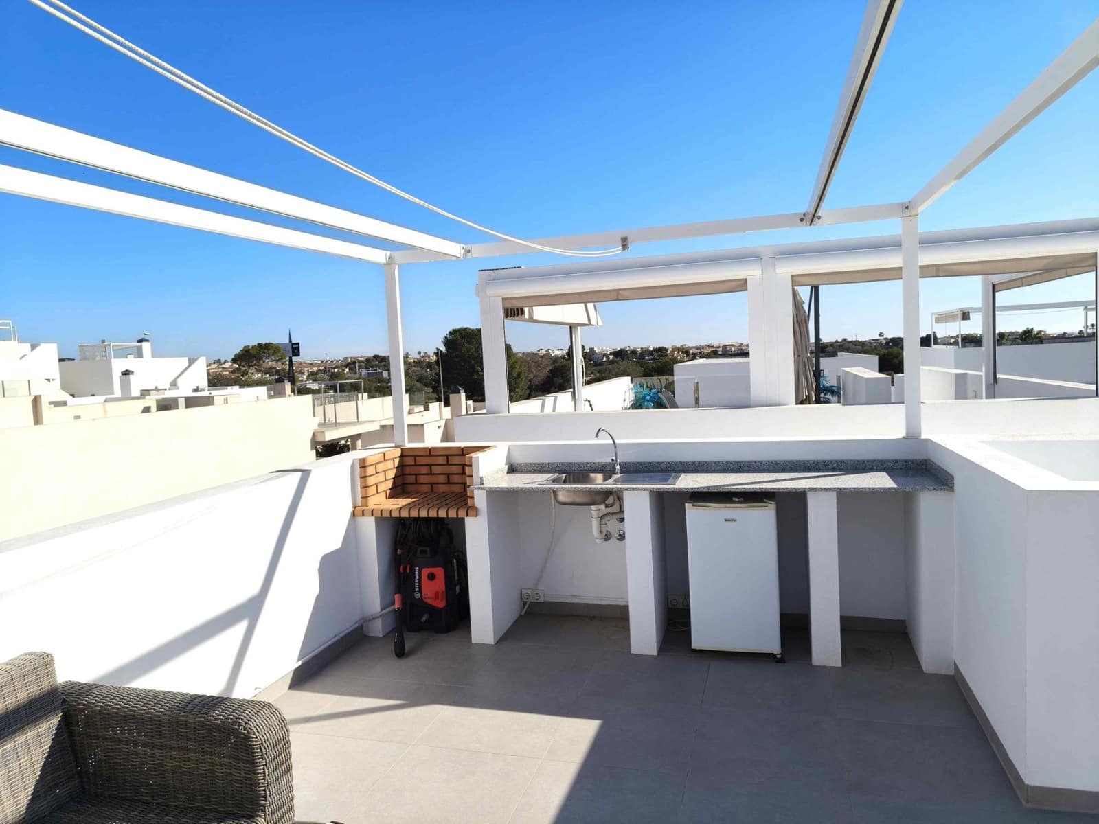 4 quarto Moradia para venda em Villamartin com piscina - 399 000 € (Ref: 9536092)