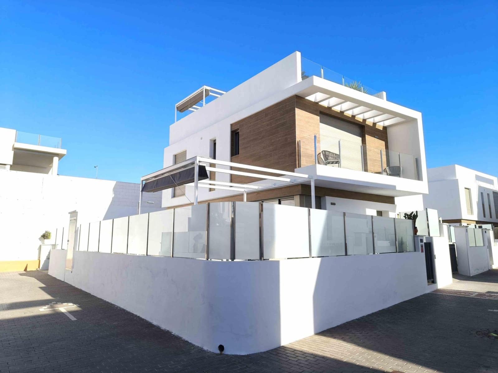 4 quarto Moradia para venda em Villamartin com piscina - 399 000 € (Ref: 9536092)