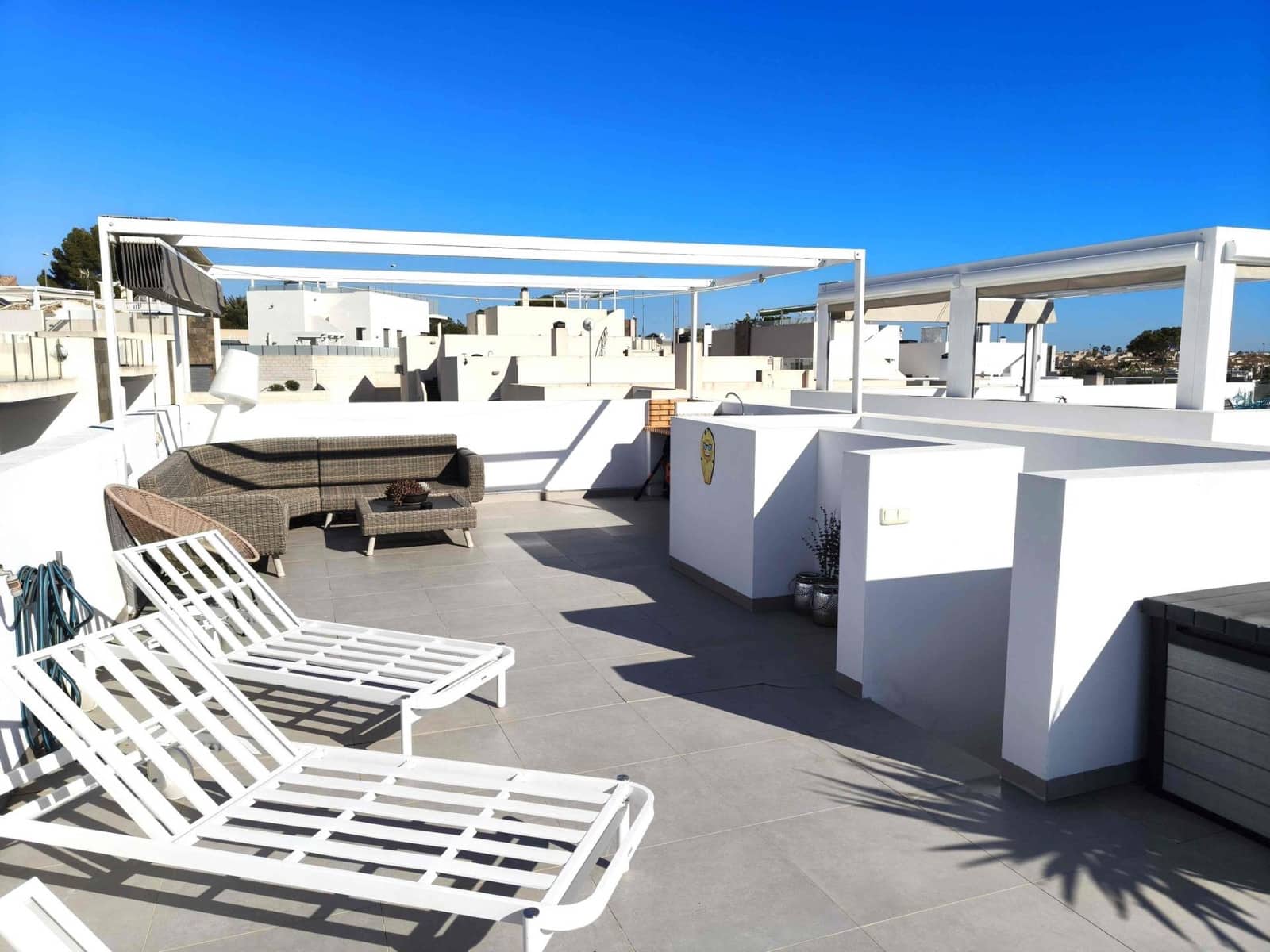 4 quarto Moradia para venda em Villamartin com piscina - 399 000 € (Ref: 9536092)