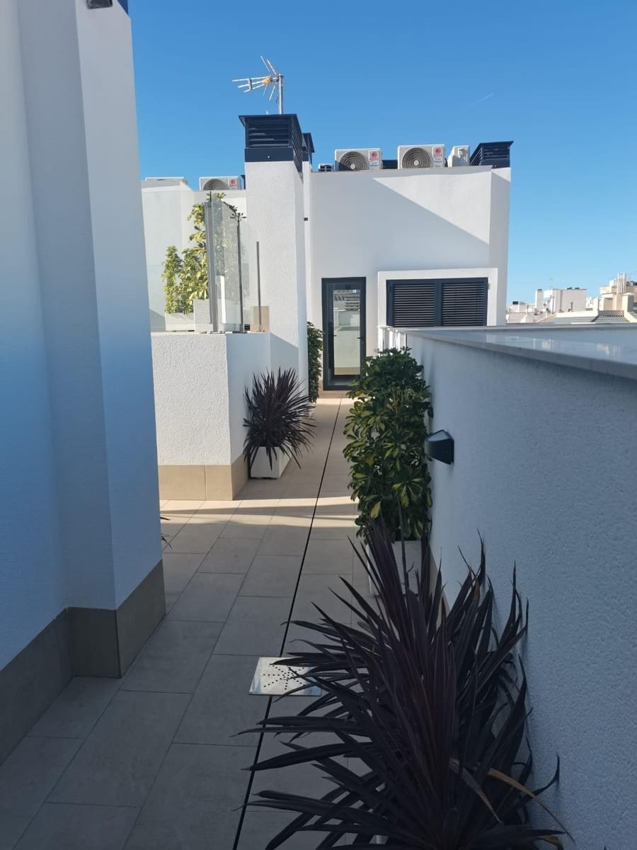 Apartamento de 2 habitaciones en Torrevieja en venta con piscina garaje - 259.000 € (Ref: 9562064)