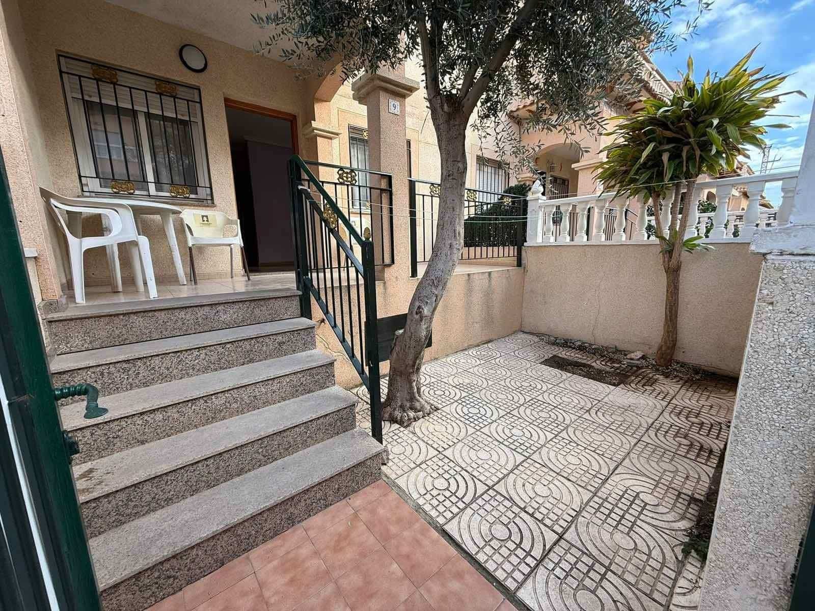 2 soveværelse Rækkehus til salg i Torrevieja med swimmingpool - € 129.990 (Ref: 9562065)