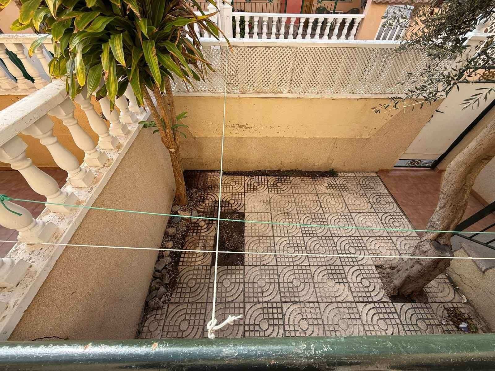 2 soveværelse Rækkehus til salg i Torrevieja med swimmingpool - € 129.990 (Ref: 9562065)