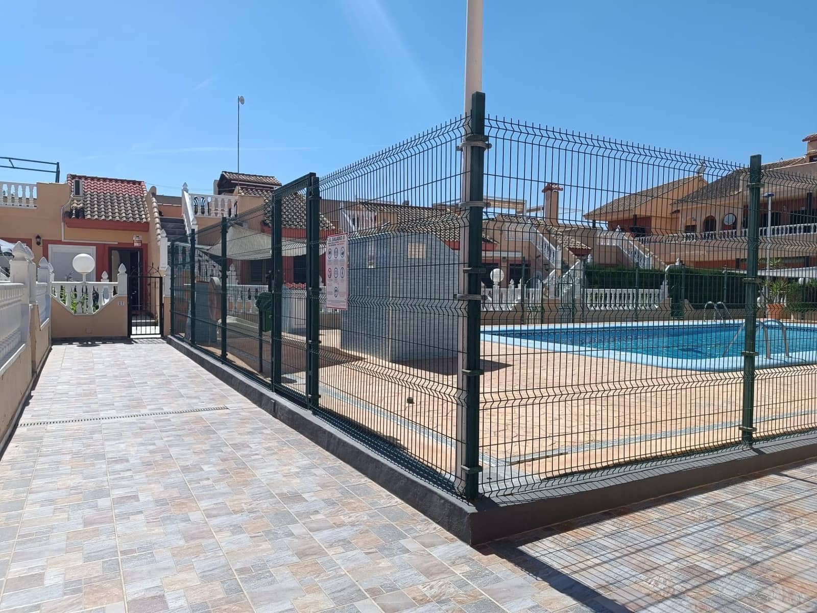 2 soveværelse Rækkehus til salg i Torrevieja med swimmingpool - € 129.990 (Ref: 9562065)