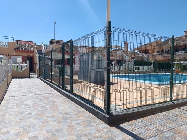 2 soveværelse Rækkehus til salg i Torrevieja med swimmingpool - € 129.990 (Ref: 9562065)