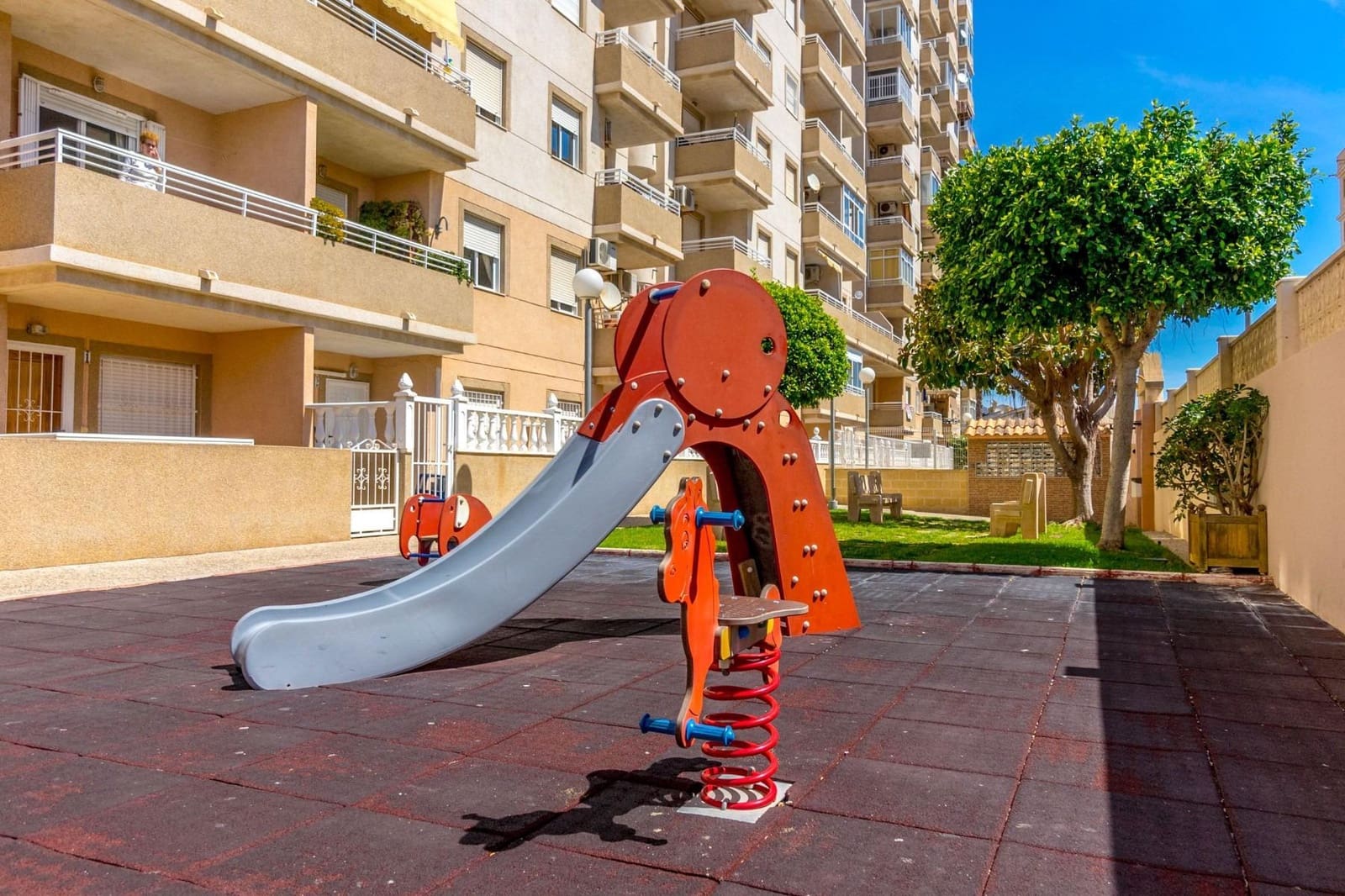 2 sypialnia Apartament na sprzedaż w Torrevieja z basenem - 129 900 € (Ref: 9574799)