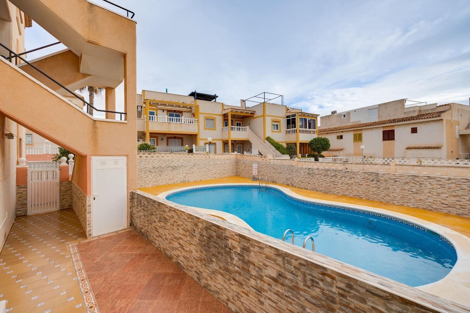 2 soverom Leilighet til salgs i Torrevieja med svømmebasseng - € 169 990 (Ref: 9583065)