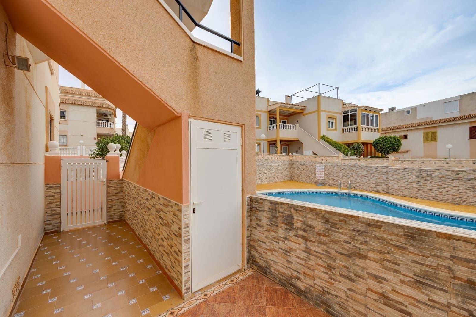 Apartamento de 2 habitaciones en Torrevieja en venta con piscina - 169.990 € (Ref: 9583065)