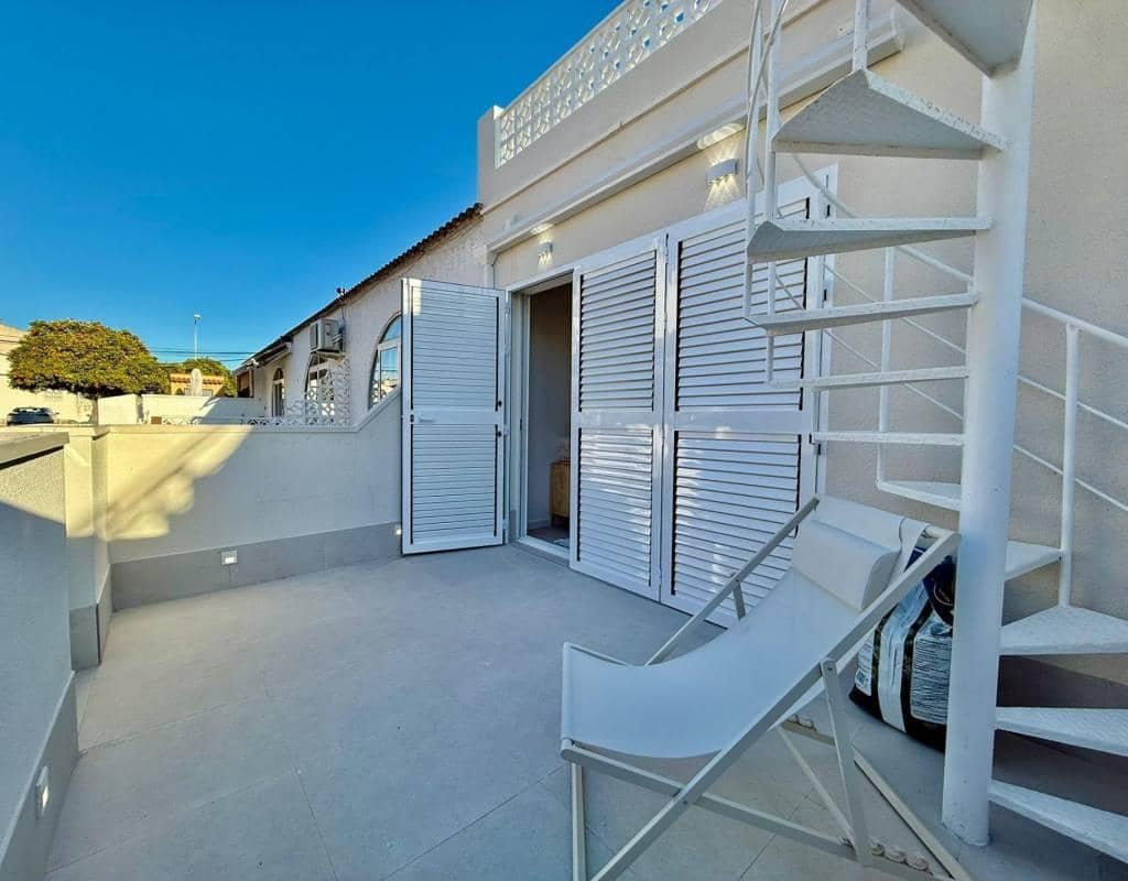 2 makuuhuone Bungalow myytävänä paikassa El Chaparral - 149 000 € (Ref: 9596383)