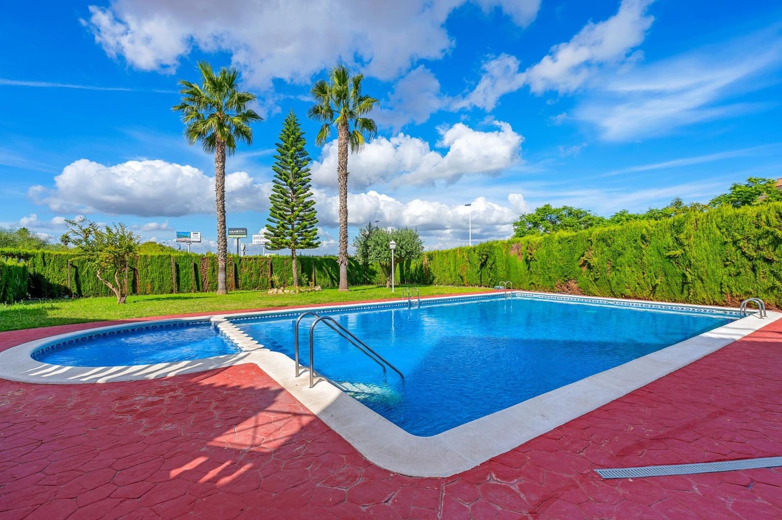 2 bedroom Bungalow for sale in Torrevieja with pool - € 149,000 (Ref: 9611414)