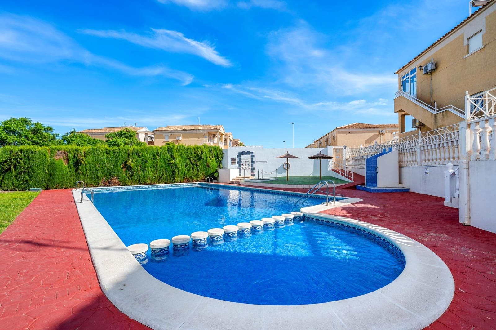 2 quarto Bungalow para venda em Torrevieja com piscina - 149 000 € (Ref: 9611414)