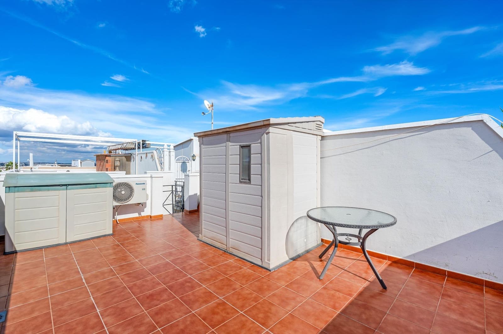 2 soverom Bungalow til salgs i Torrevieja med svømmebasseng - € 149 000 (Ref: 9611414)