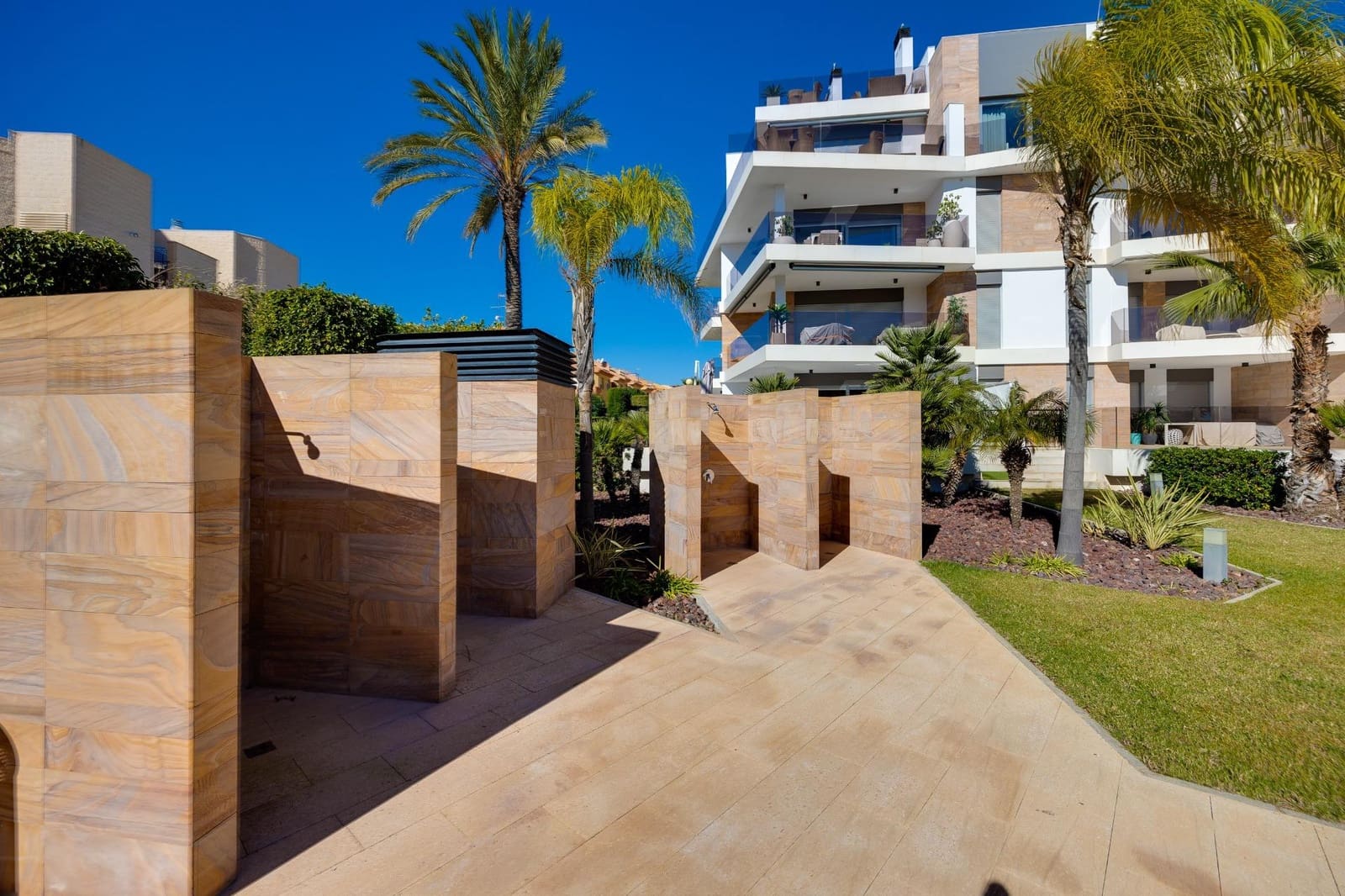 Bungalow de 3 habitaciones en Campoamor en venta con piscina garaje - 450.000 € (Ref: 9619497)