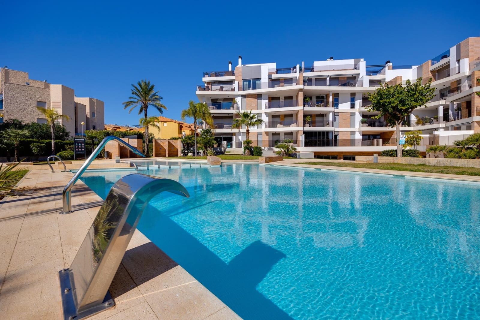 Bungalow de 3 habitaciones en Campoamor en venta con piscina garaje - 450.000 € (Ref: 9619497)