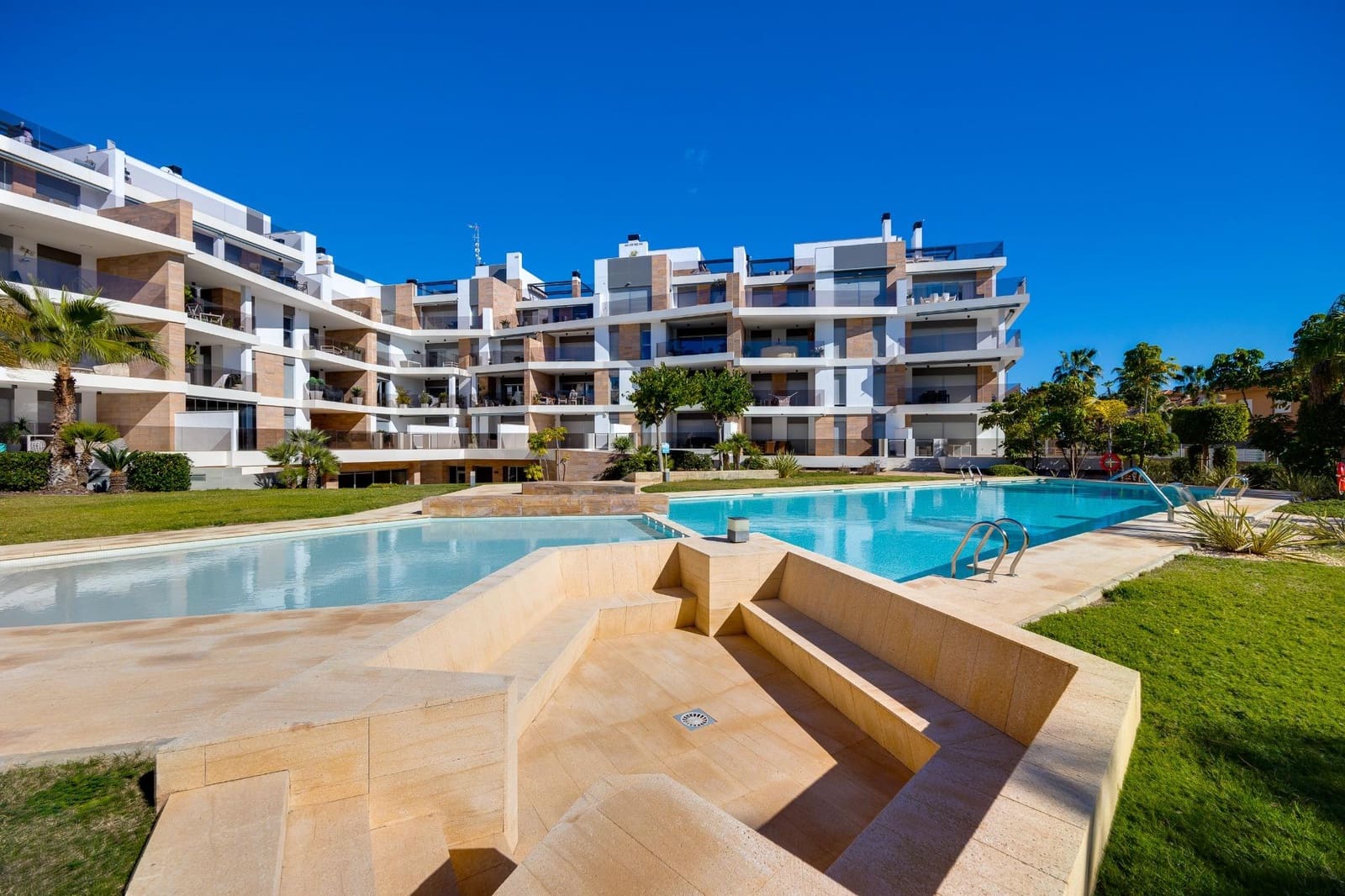 Bungalow de 3 habitaciones en Campoamor en venta con piscina garaje - 450.000 € (Ref: 9619497)