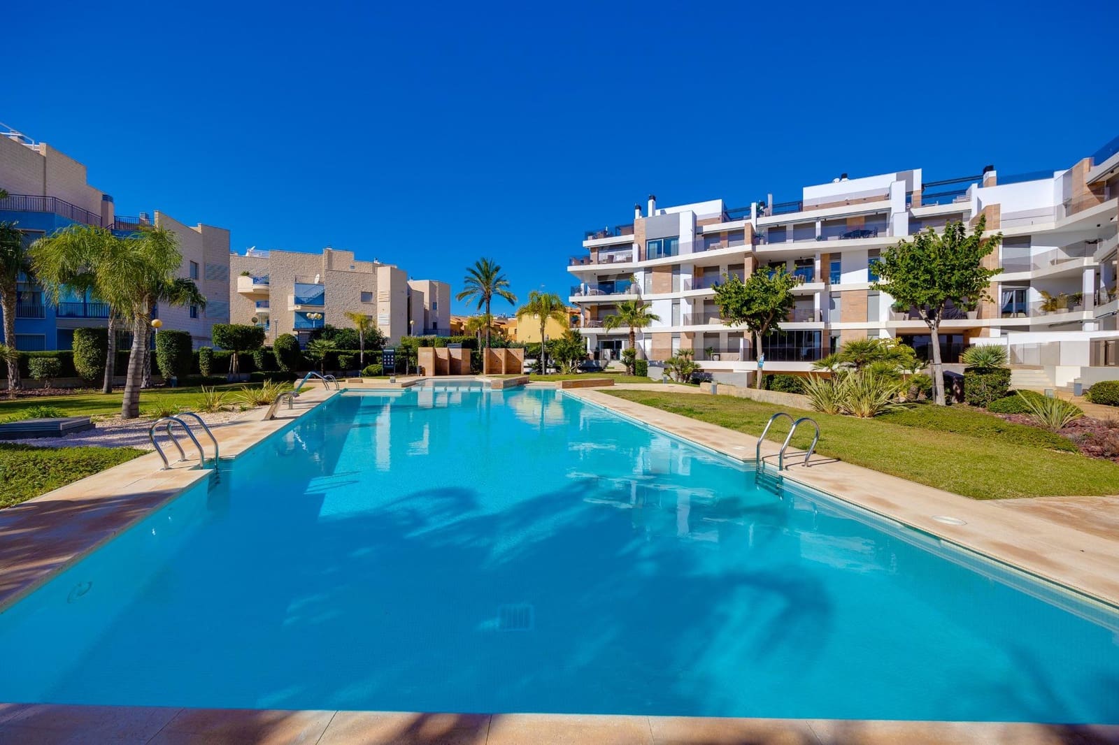 3 bedroom Bungalow for sale in Campoamor with pool garage - € 450,000 (Ref: 9619497)