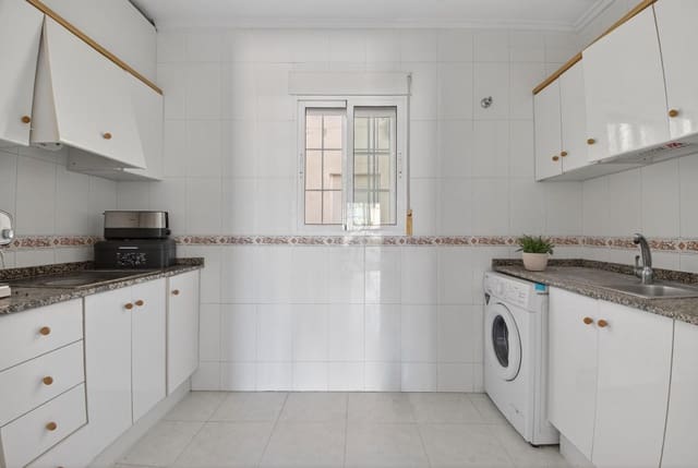 2 bedroom Bungalow for sale in Torrevieja with pool - € 135,000 (Ref: 9630283)