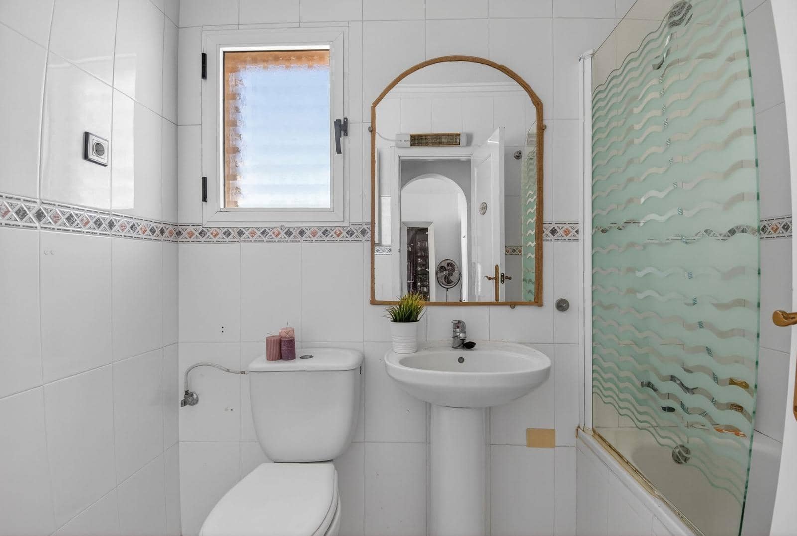 2 bedroom Bungalow for sale in Torrevieja with pool - € 135,000 (Ref: 9630283)