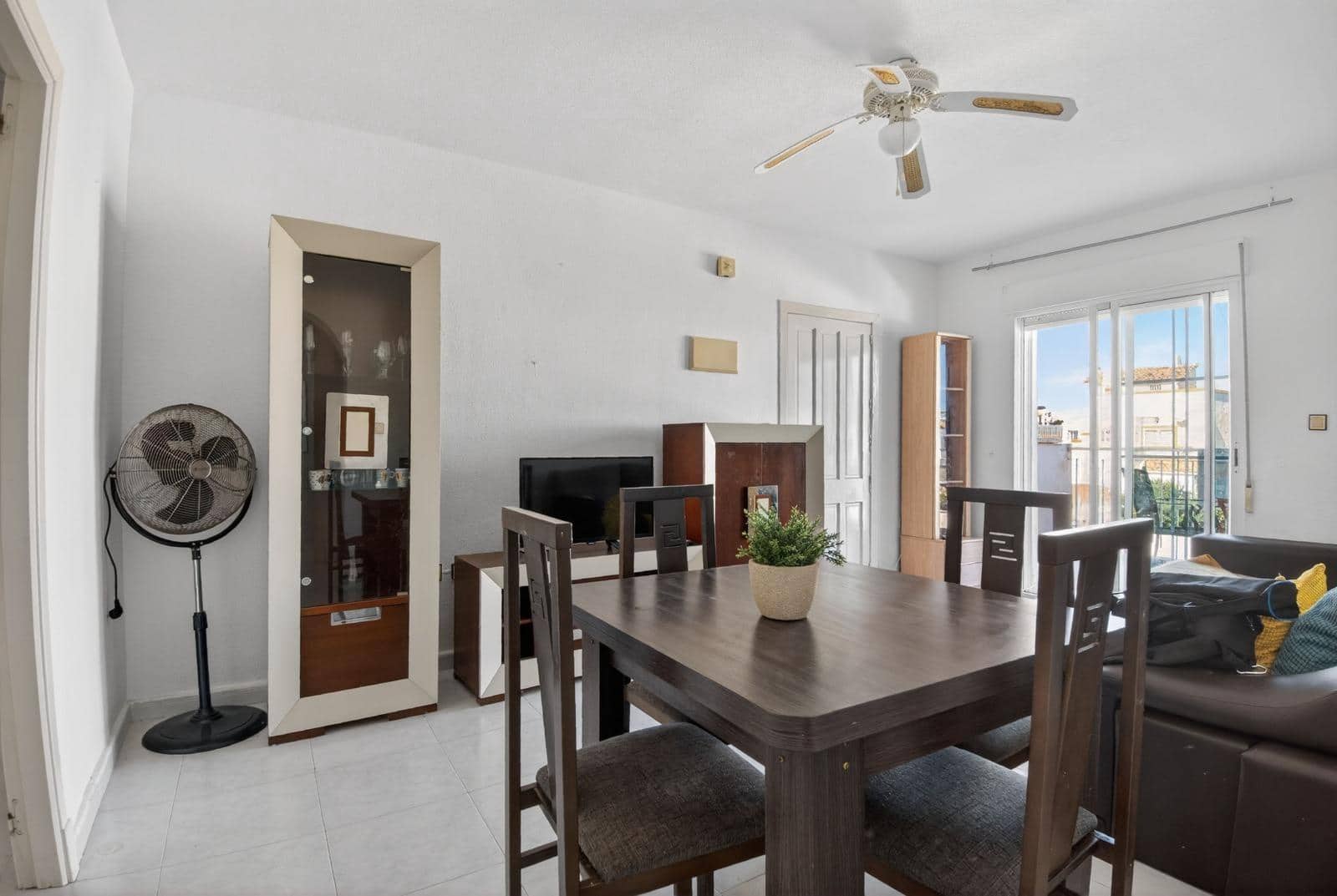 2 soverom Bungalow til salgs i Torrevieja med svømmebasseng - € 135 000 (Ref: 9630283)