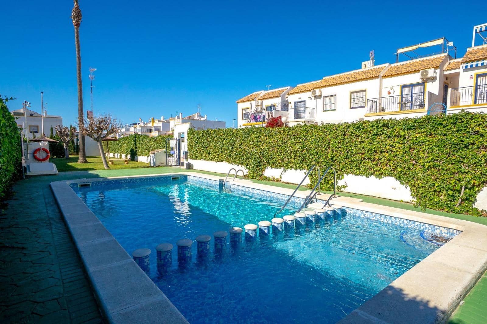 2 soverom Bungalow til salgs i Torrevieja med svømmebasseng - € 135 000 (Ref: 9630283)