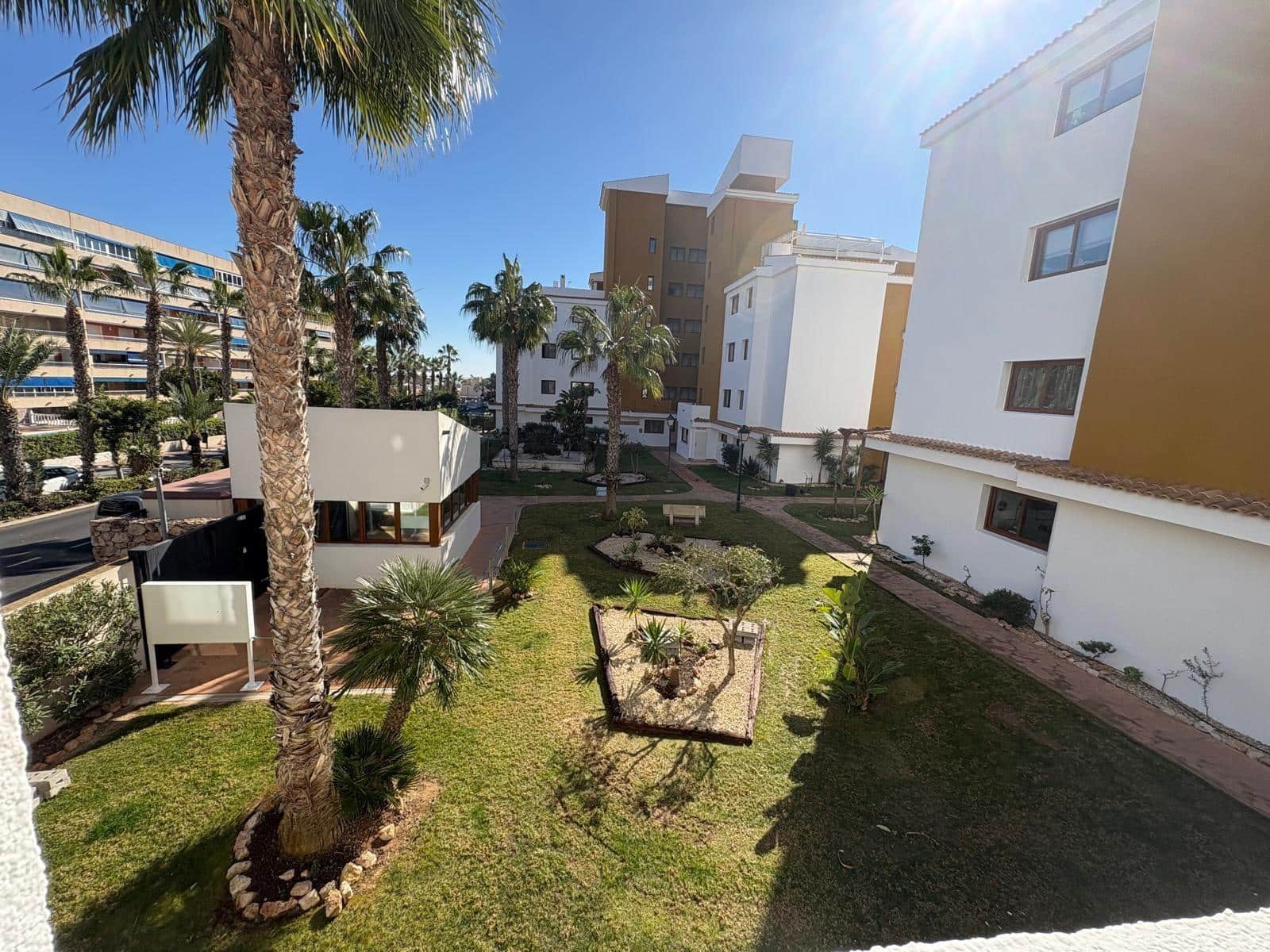 2 bedroom Apartment for sale in Punta Prima with pool garage - € 260,000 (Ref: 9630284)