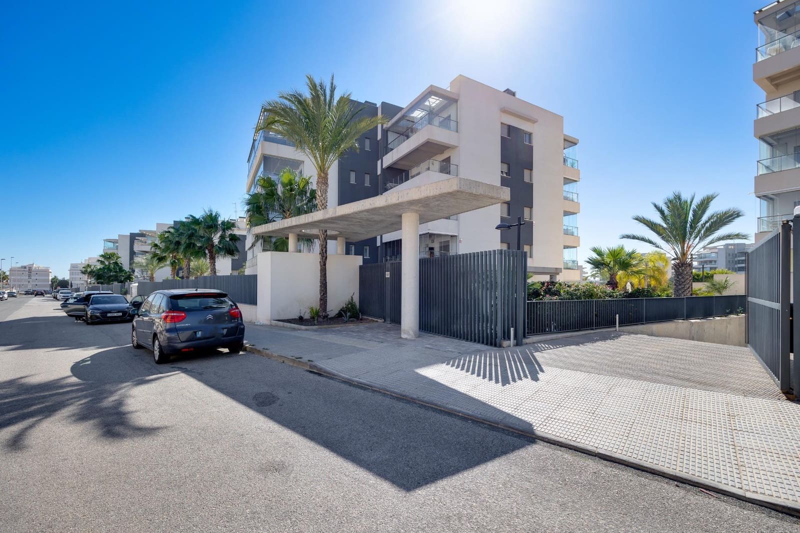 2 soverom Leilighet til salgs i Villamartin med svømmebasseng garasje - € 275 000 (Ref: 9634512)