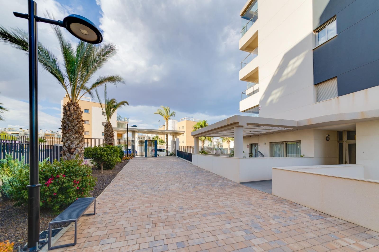 2 soverom Leilighet til salgs i Villamartin med svømmebasseng garasje - € 275 000 (Ref: 9634512)