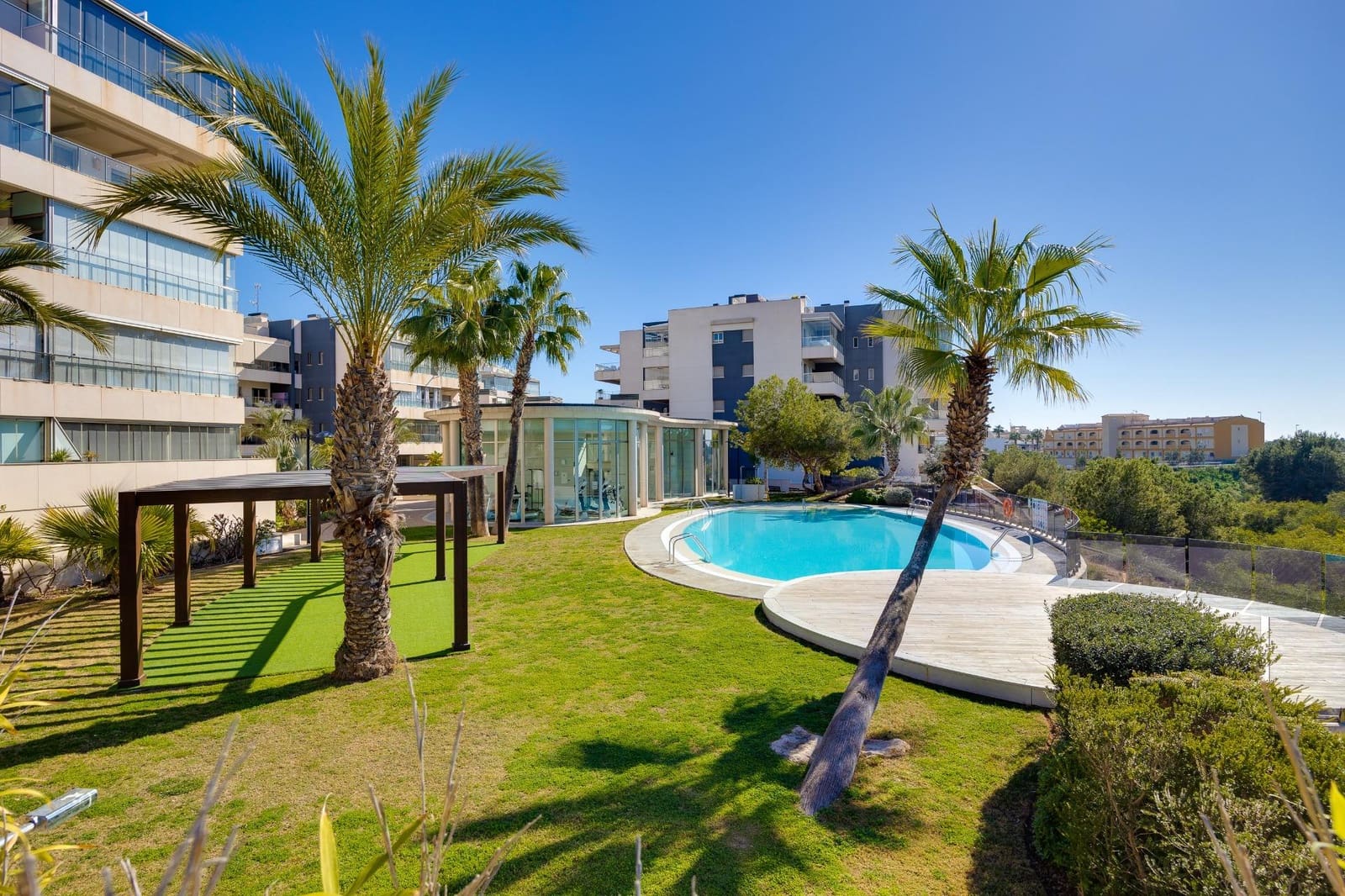 2 soverom Leilighet til salgs i Villamartin med svømmebasseng garasje - € 275 000 (Ref: 9634512)
