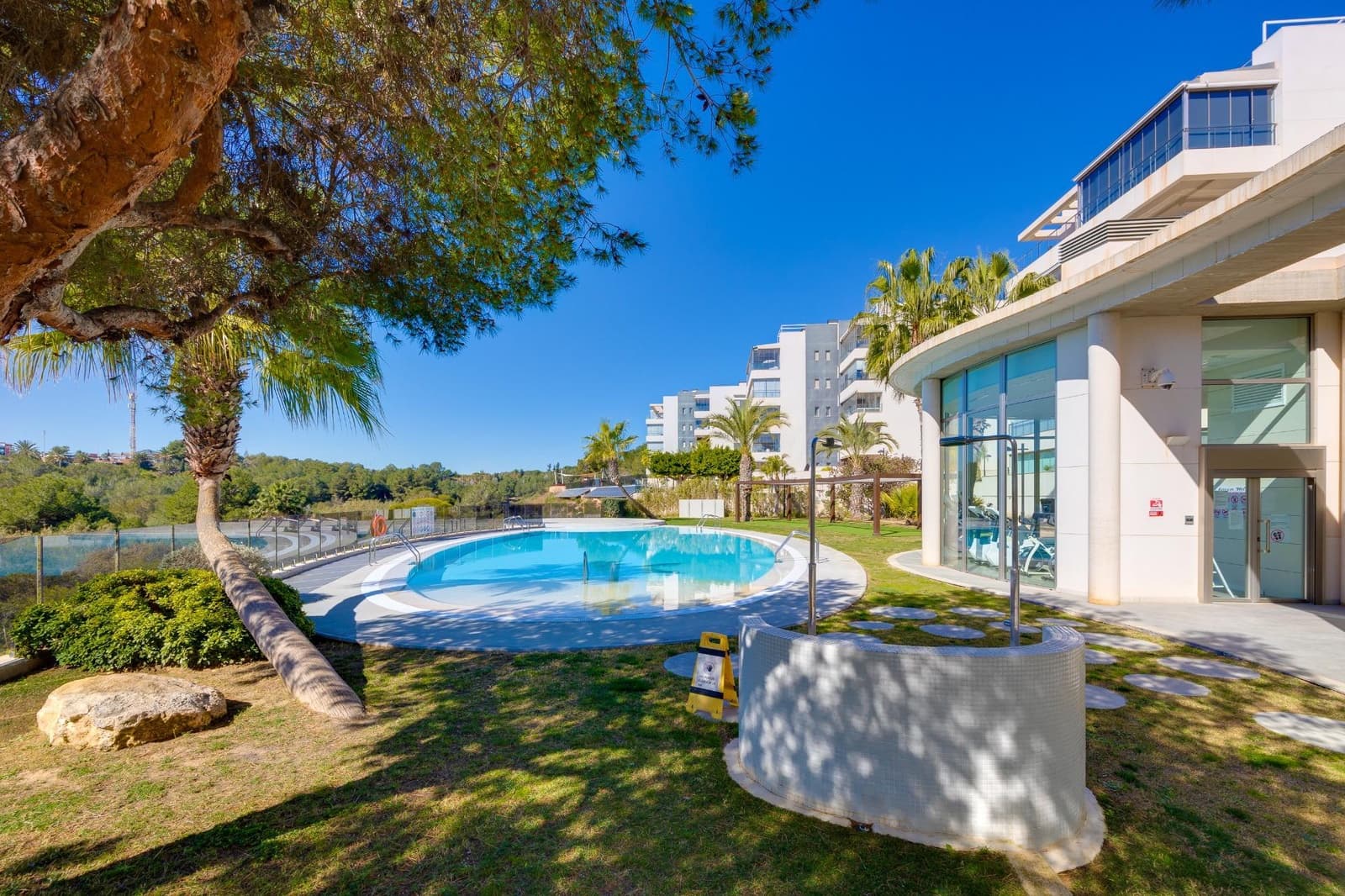 2 soverom Leilighet til salgs i Villamartin med svømmebasseng garasje - € 275 000 (Ref: 9634512)