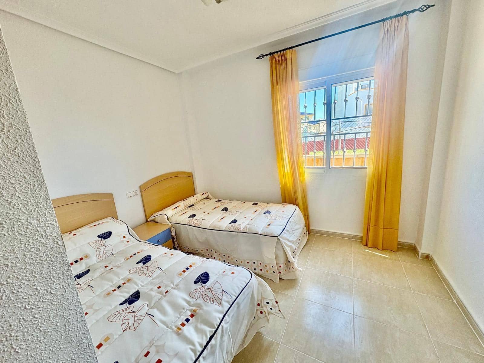 Bungalow de 2 habitaciones en Torrevieja en venta con piscina - 159.000 € (Ref: 9702112)