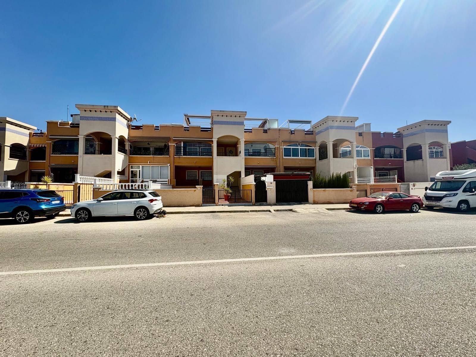 Bungalow de 2 habitaciones en Torrevieja en venta con piscina - 159.000 € (Ref: 9702112)