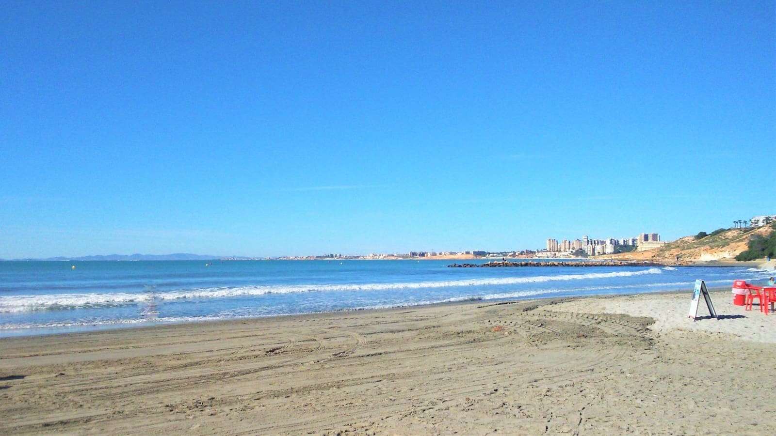 Bungalow de 2 habitaciones en Torrevieja en venta con piscina - 159.000 € (Ref: 9702112)