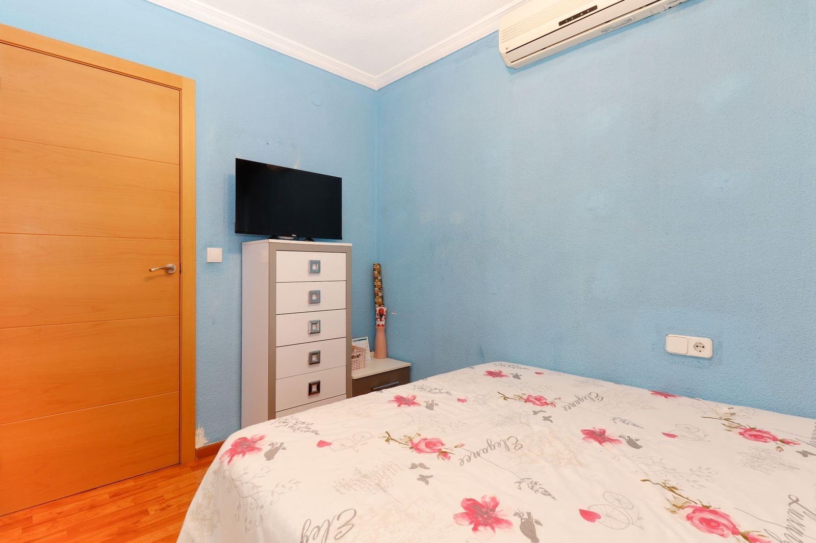 Apartamento de 2 habitaciones en Torrevieja en venta - 128.000 € (Ref: 9702114)