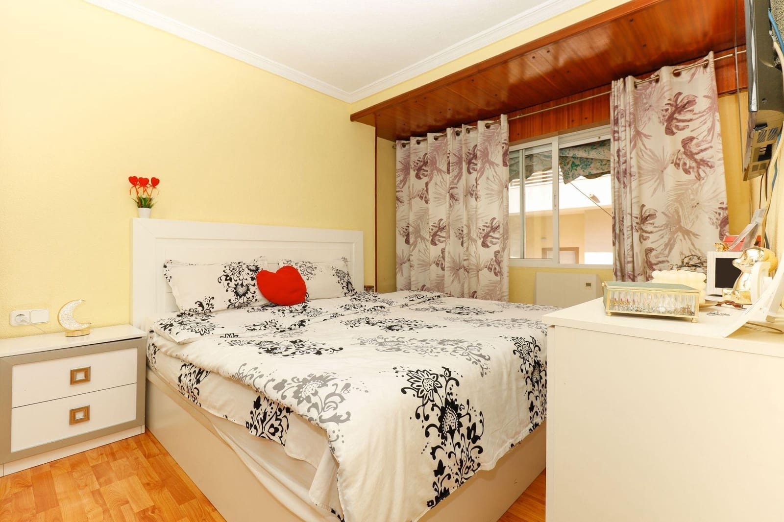 Apartamento de 2 habitaciones en Torrevieja en venta - 128.000 € (Ref: 9702114)