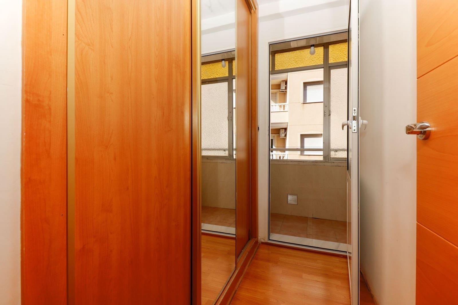 Apartamento de 2 habitaciones en Torrevieja en venta - 128.000 € (Ref: 9702114)