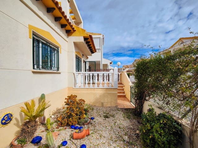 3 quarto Moradia Geminada para venda em Orihuela com piscina - 235 000 € (Ref: 9720197)