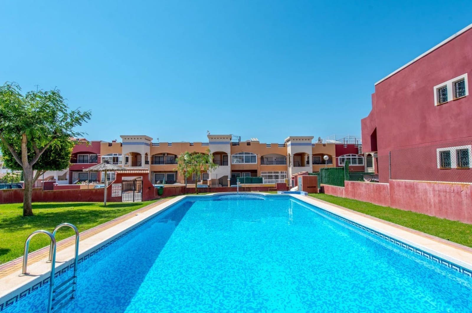 3 quarto Moradia em Banda para venda em Los Altos com piscina - 219 000 € (Ref: 9721888)