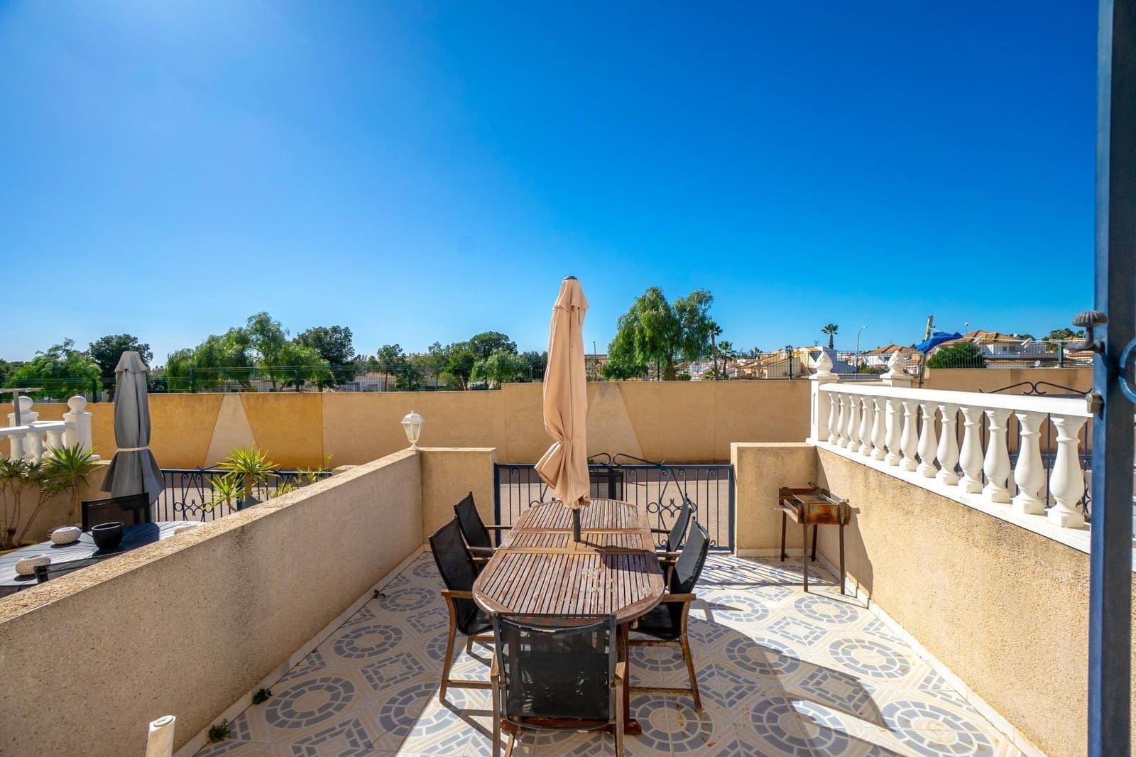 3 makuuhuone Rivitalo myytävänä paikassa Orihuela Costa mukana uima-altaan - 195 000 € (Ref: 9739012)