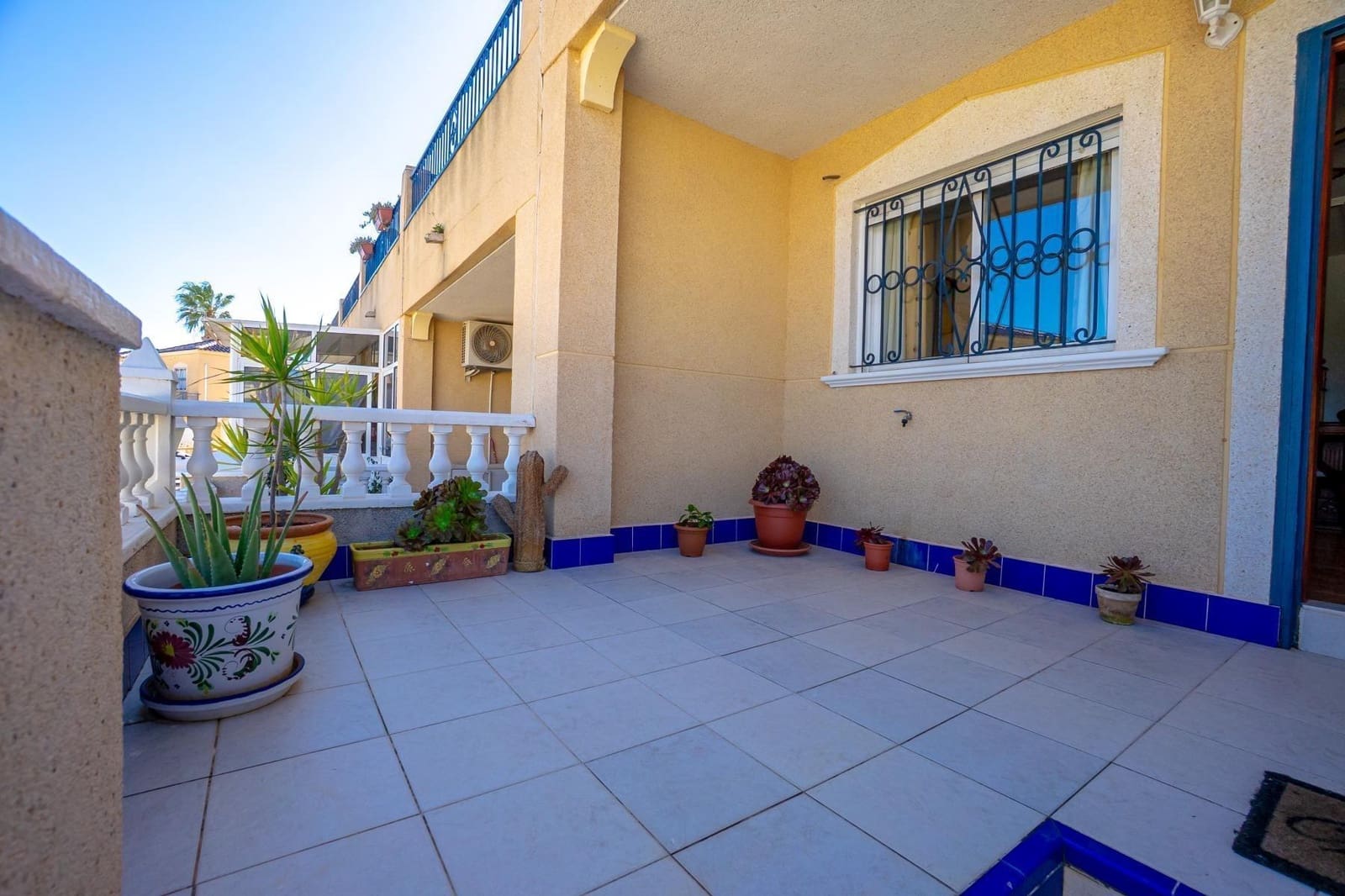 3 makuuhuone Rivitalo myytävänä paikassa Orihuela Costa mukana uima-altaan - 195 000 € (Ref: 9739012)