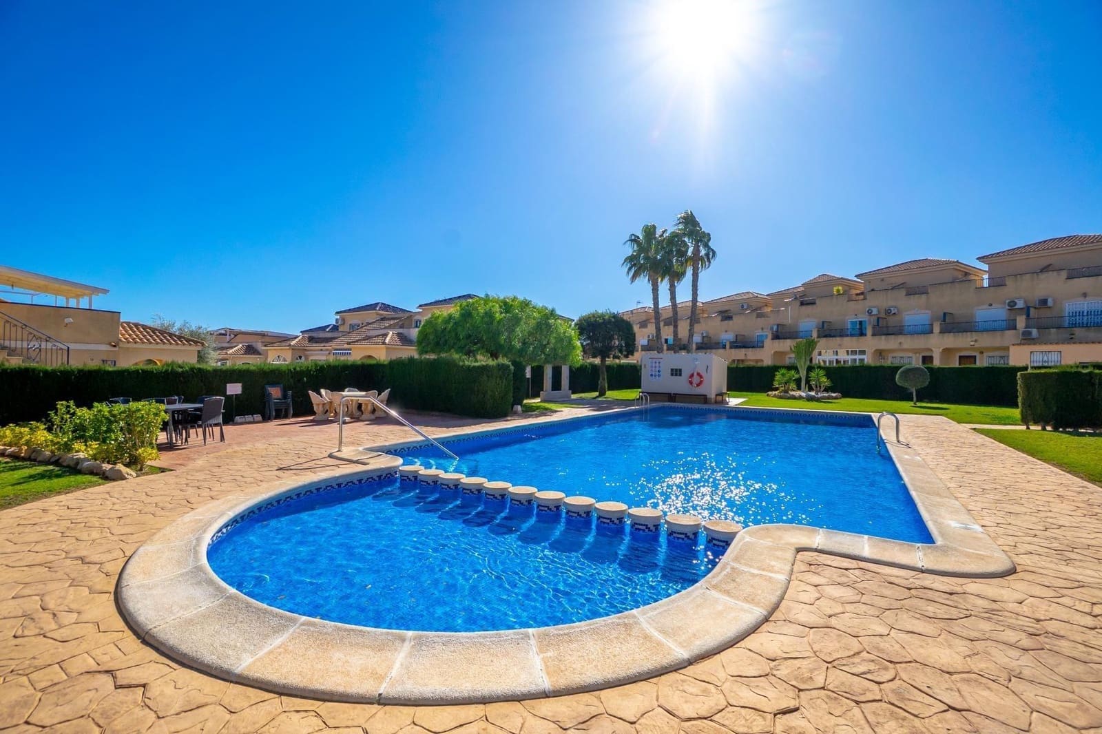 3 makuuhuone Rivitalo myytävänä paikassa Orihuela Costa mukana uima-altaan - 195 000 € (Ref: 9739012)