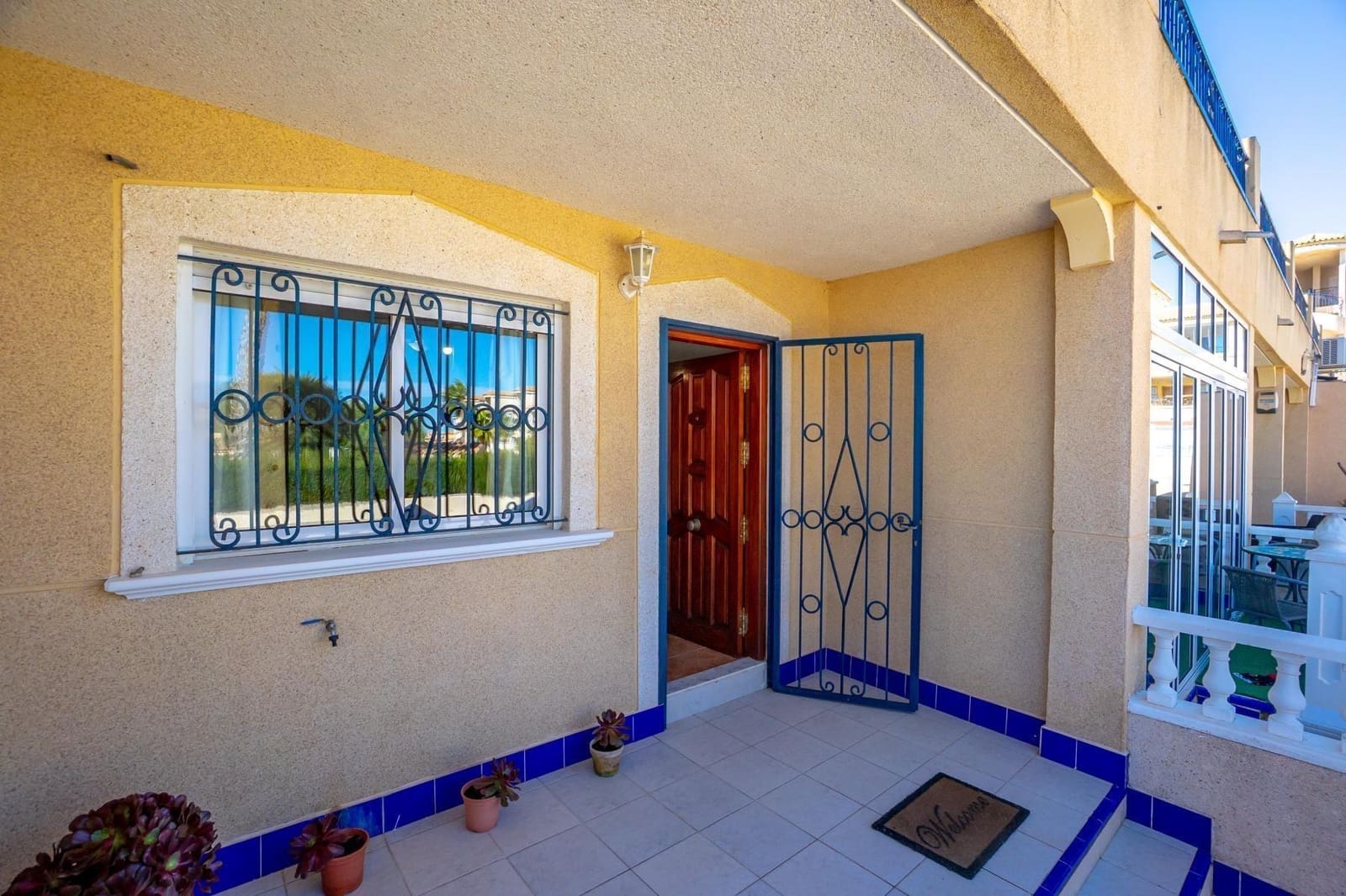 3 makuuhuone Rivitalo myytävänä paikassa Orihuela Costa mukana uima-altaan - 195 000 € (Ref: 9739012)