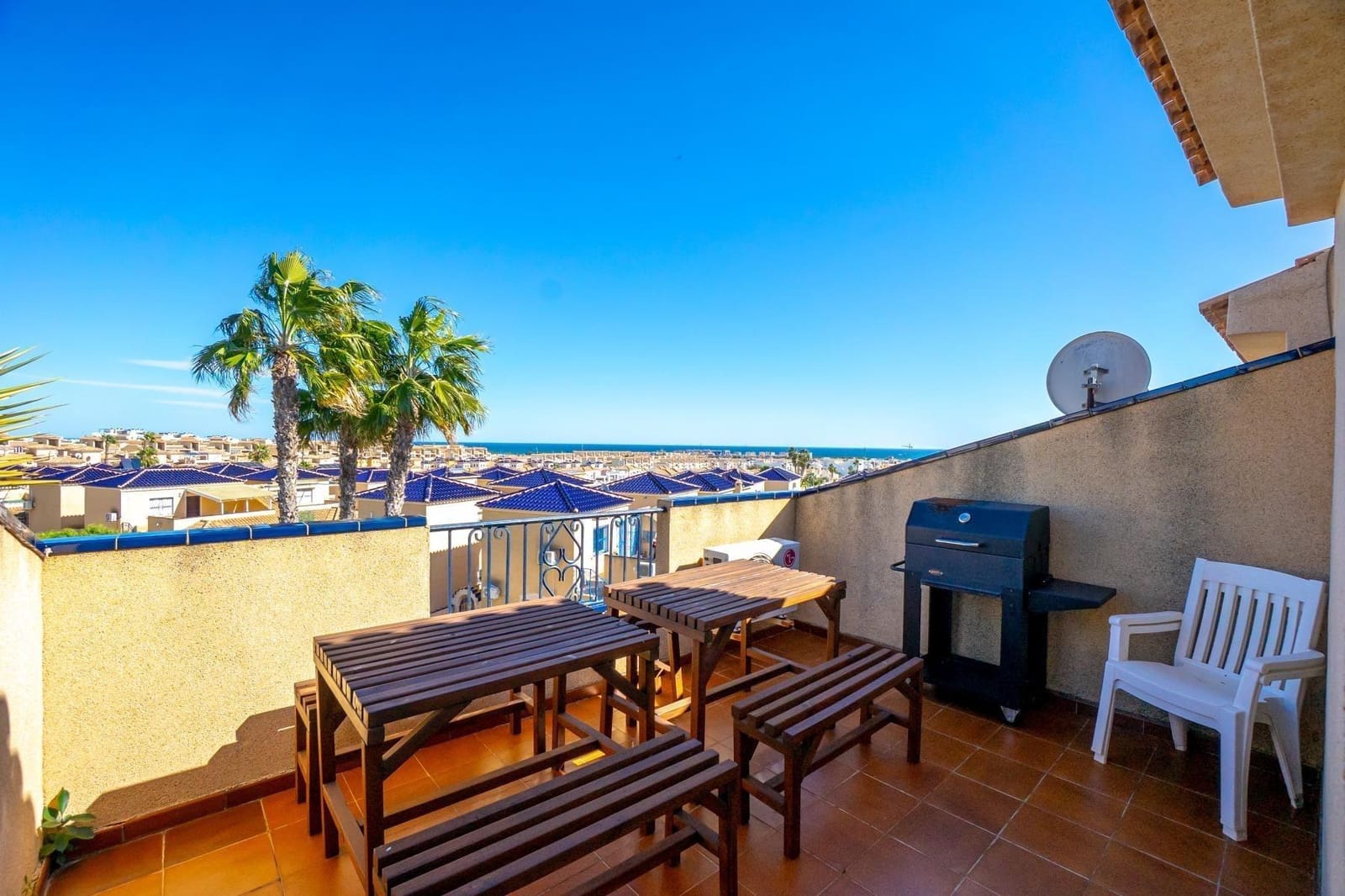 3 makuuhuone Rivitalo myytävänä paikassa Orihuela Costa mukana uima-altaan - 195 000 € (Ref: 9739012)