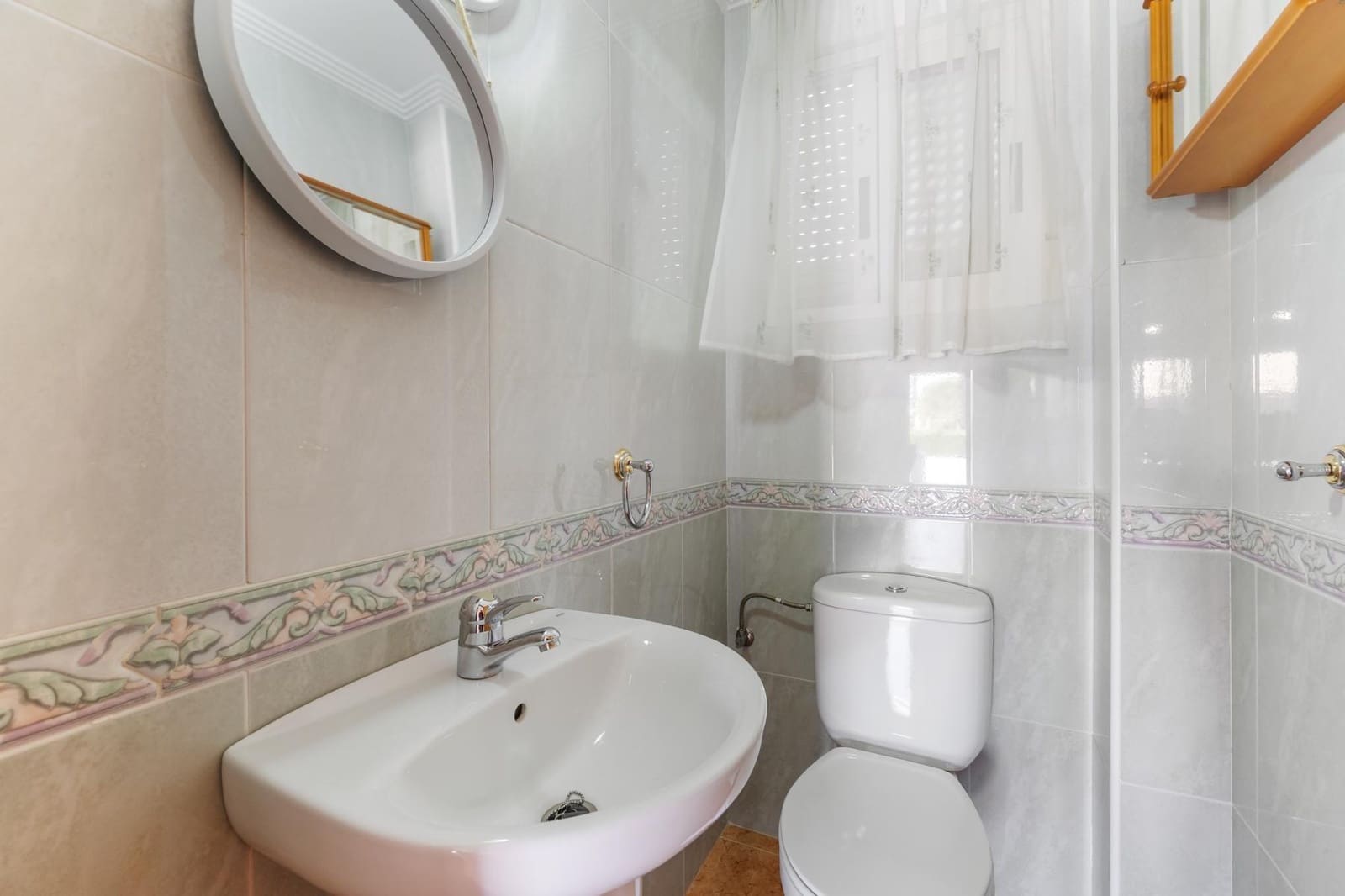 3 makuuhuone Rivitalo myytävänä paikassa Orihuela Costa mukana uima-altaan - 195 000 € (Ref: 9739012)