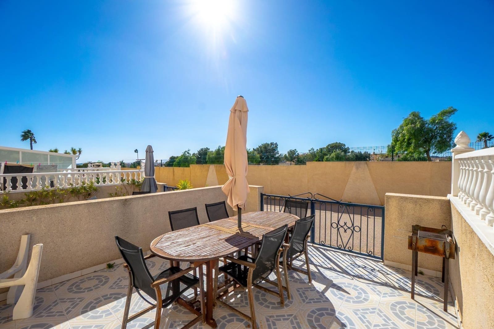 3 makuuhuone Rivitalo myytävänä paikassa Orihuela Costa mukana uima-altaan - 195 000 € (Ref: 9739012)