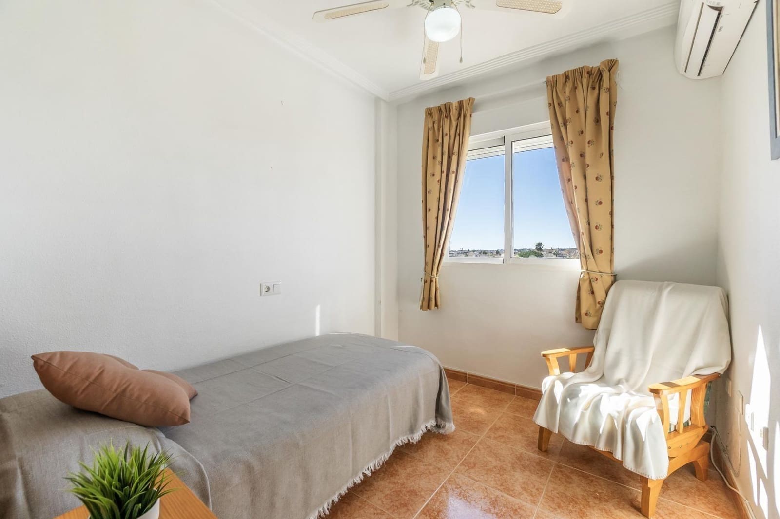 3 makuuhuone Rivitalo myytävänä paikassa Orihuela Costa mukana uima-altaan - 195 000 € (Ref: 9739012)