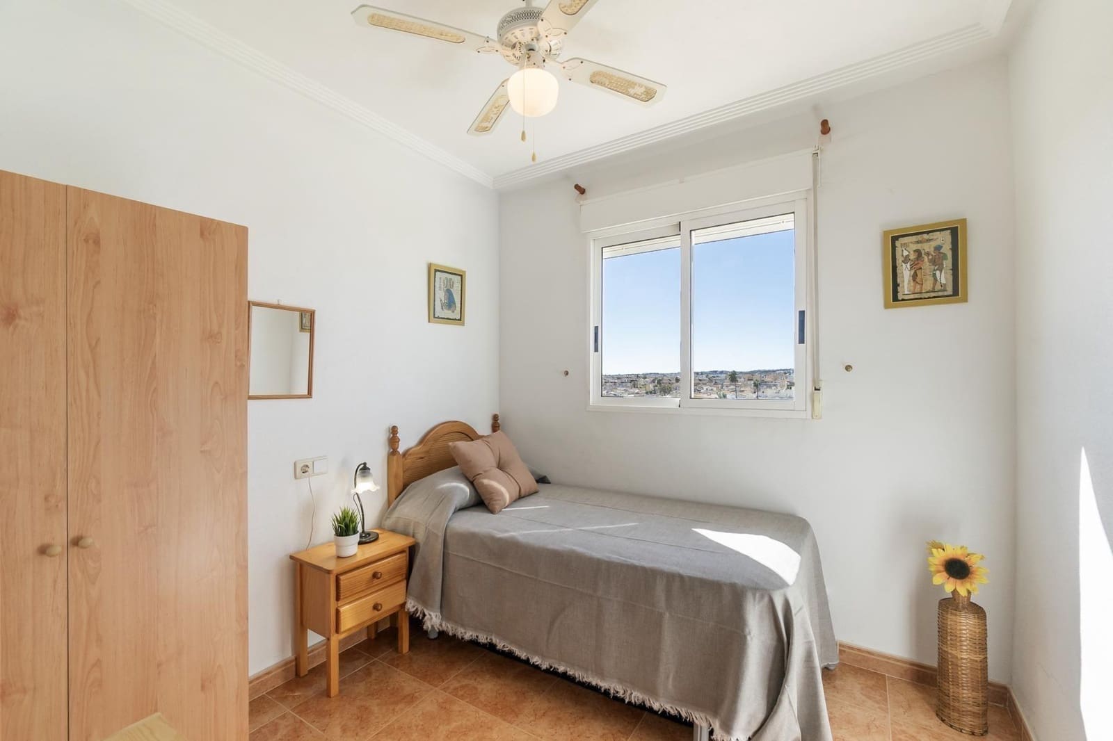 3 makuuhuone Rivitalo myytävänä paikassa Orihuela Costa mukana uima-altaan - 195 000 € (Ref: 9739012)