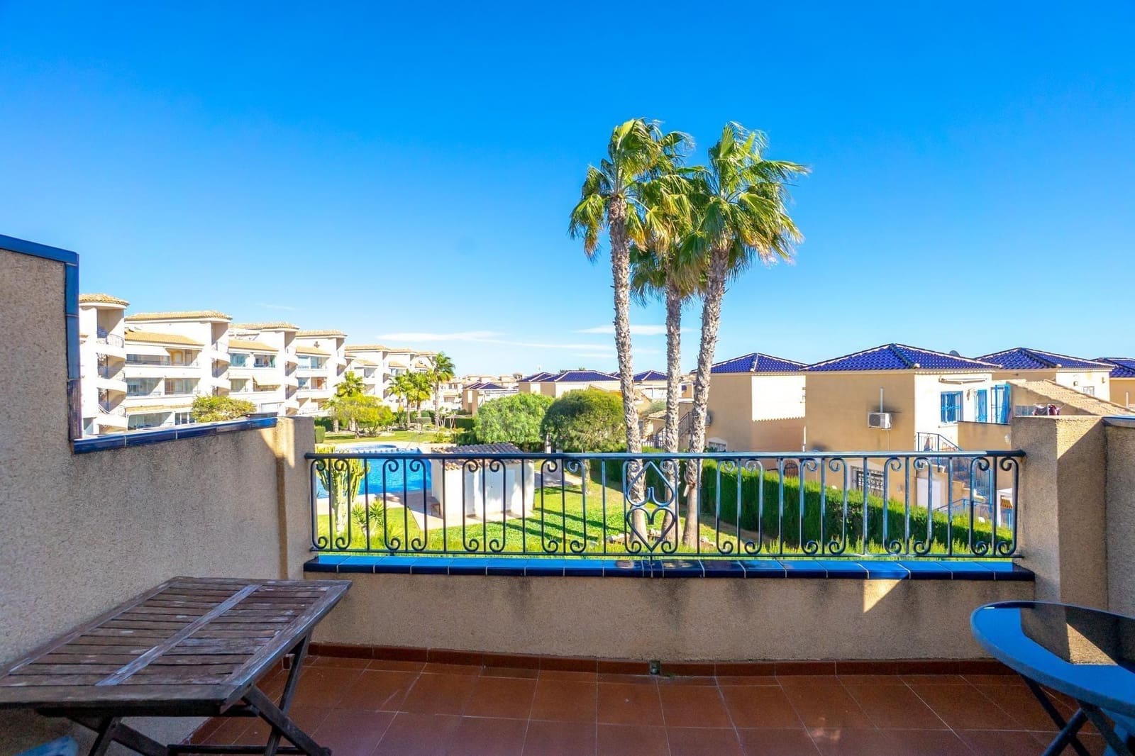 3 makuuhuone Rivitalo myytävänä paikassa Orihuela Costa mukana uima-altaan - 195 000 € (Ref: 9739012)